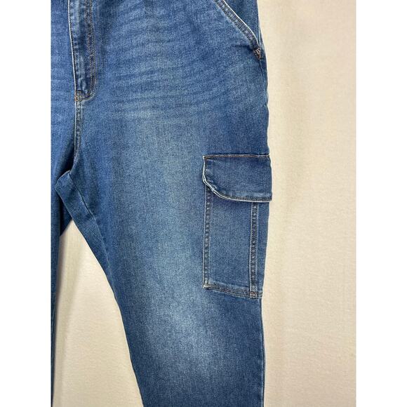 Woman's High Rise Straight Legged Cargo Jeans - Size 24W Plus Size Denim - Picture 5 of 11